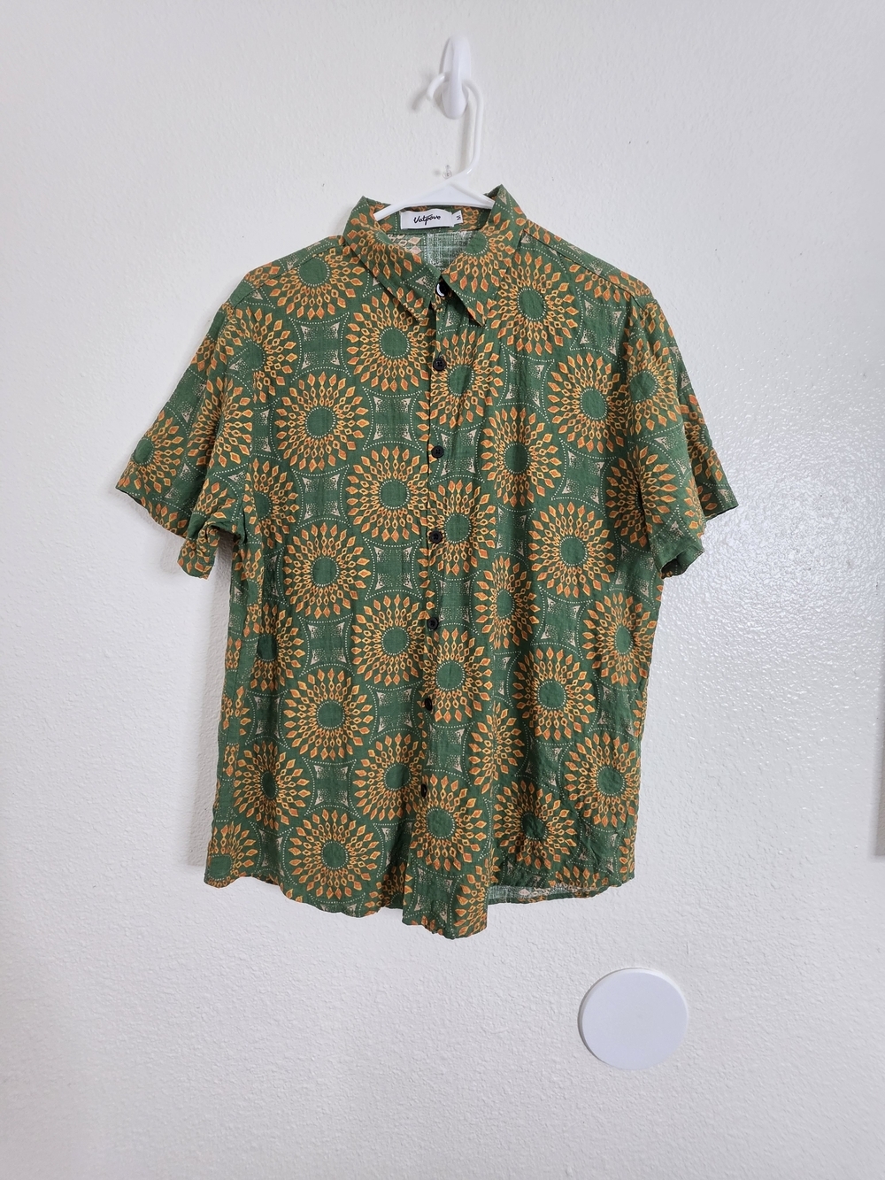 Vatpove Mens Size M Green Orange Geometric Medallion Short Sleeve Button Shirt - Picture 1 of 9